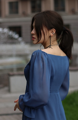 Ривьера, однотонное платье из шифона с вырезом карэ